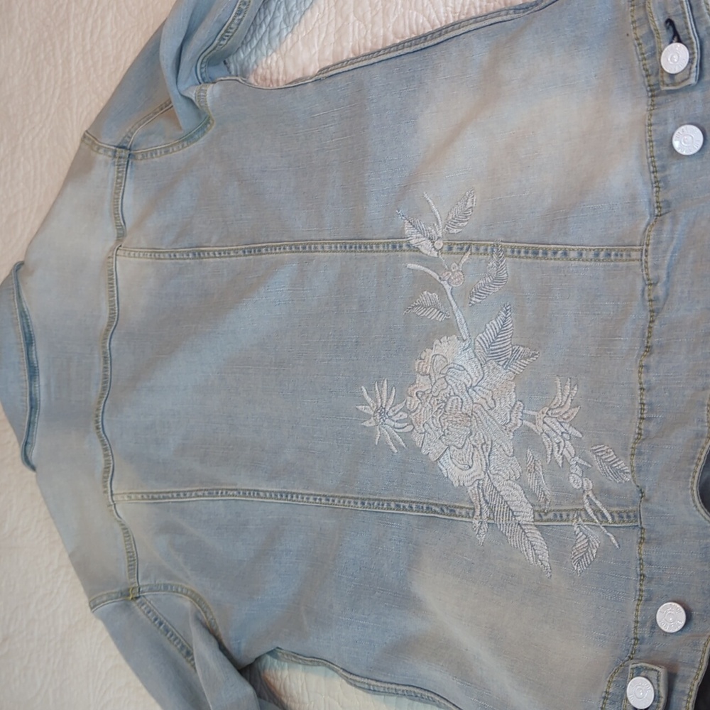 LuLaRoe Light Blue Denim Jacket with Floral Embroidery Size L - Picture 6 of 8
